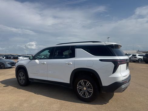 Used 2025 Chevrolet Traverse LT image 14