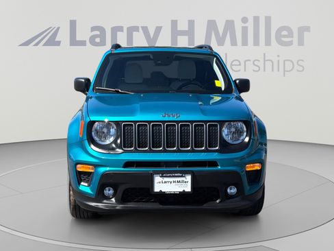 Used 2022 Jeep Renegade Latitude w/ Convenience Group AWD/4WD image 8