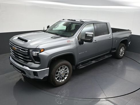 Used 2024 Chevrolet Silverado 2500 LTZ w/ LTZ Convenience Package AWD/4WD image 16