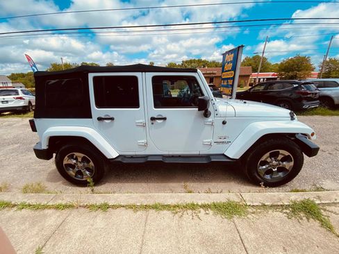 Used 2016 Jeep Wrangler Unlimited Sahara w/ Dual Top Group AWD/4WD image 15