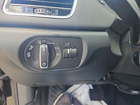 Used 2018 Audi Q3 2.0T Premium w/ Convenience Package FWD image 13