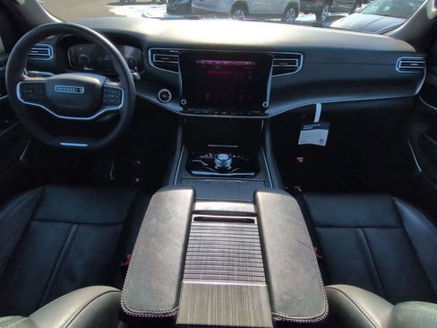 Used 2024 Jeep Wagoneer Series II w/ Flexible Seating Group image 14