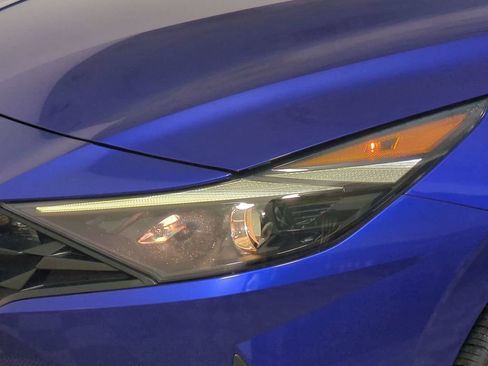 Used 2023 Hyundai Elantra SEL w/ Convenience Package FWD image 10
