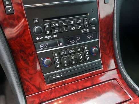 Used 2011 Cadillac Escalade EXT Luxury image 18