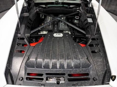 Used 2019 Lamborghini Huracan LP 580-2 RWD image 14