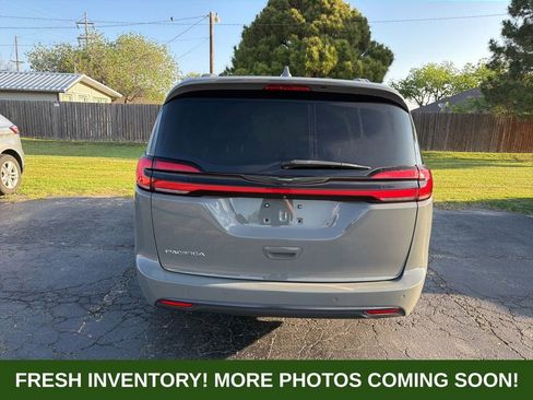 Used 2021 Chrysler Pacifica Touring w/ S Appearance Package image 5