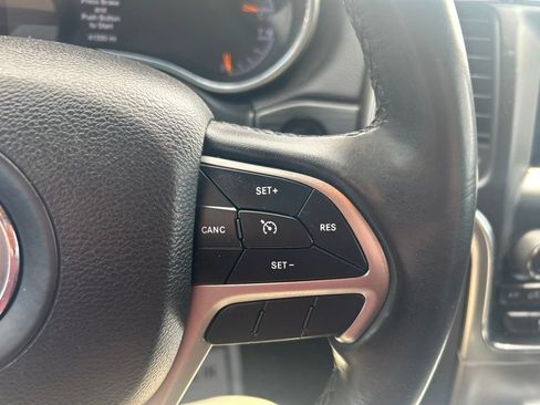 Used 2020 Jeep Grand Cherokee Laredo AWD/4WD image 16