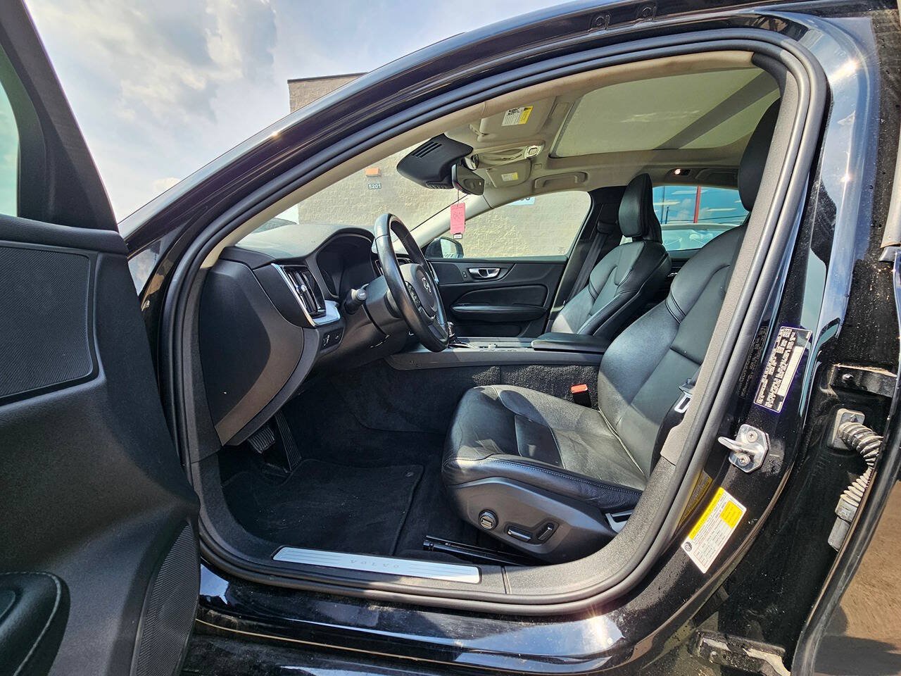 Used 2020 Volvo S60 T5 Momentum FWD image 9