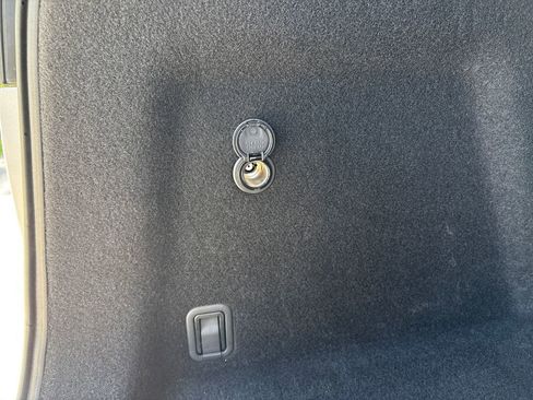 Used 2023 Nissan Pathfinder SL AWD/4WD image 31