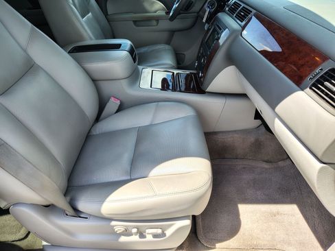 Used 2011 Chevrolet Tahoe LTZ RWD image 26