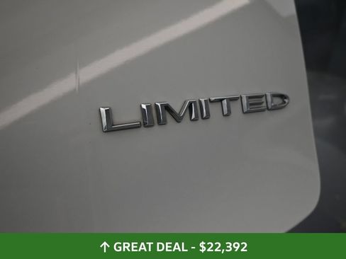 Used 2023 Chrysler Pacifica Limited FWD image 25