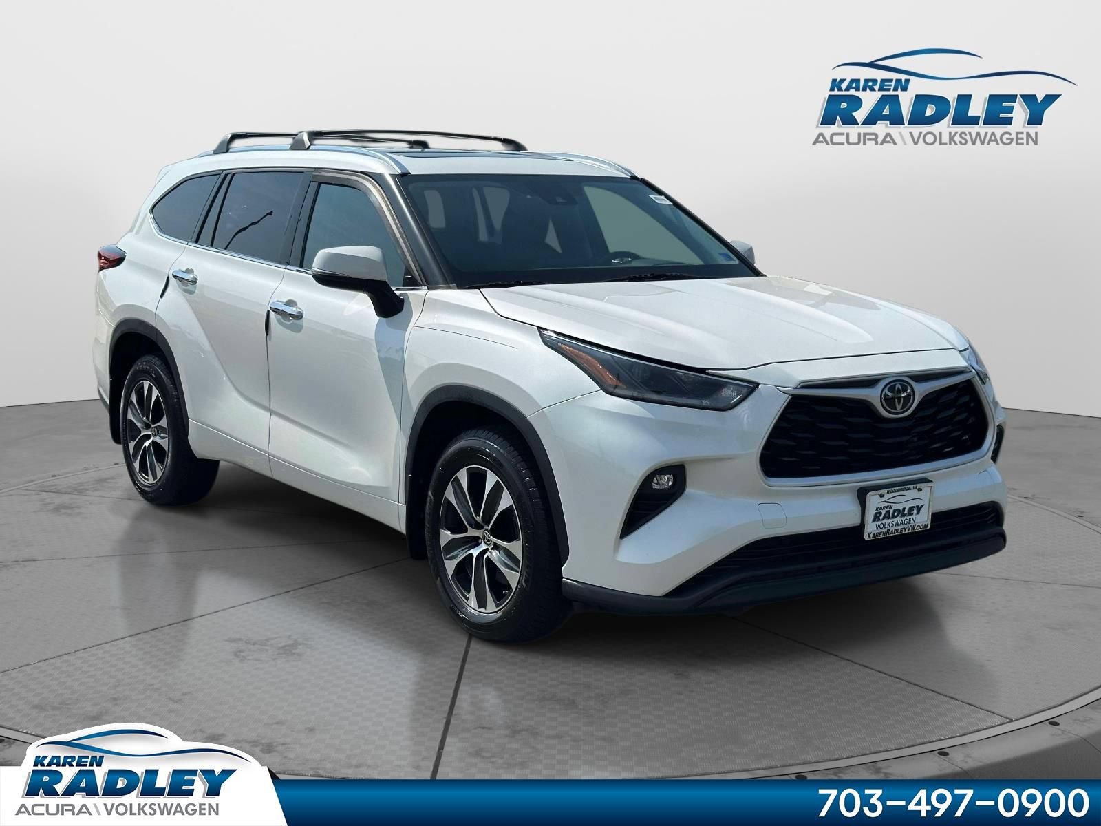 Used 2021 Toyota Highlander XLE AWD/4WD image 1