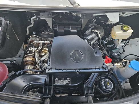Used 2025 Mercedes-Benz Sprinter 2500 image 30