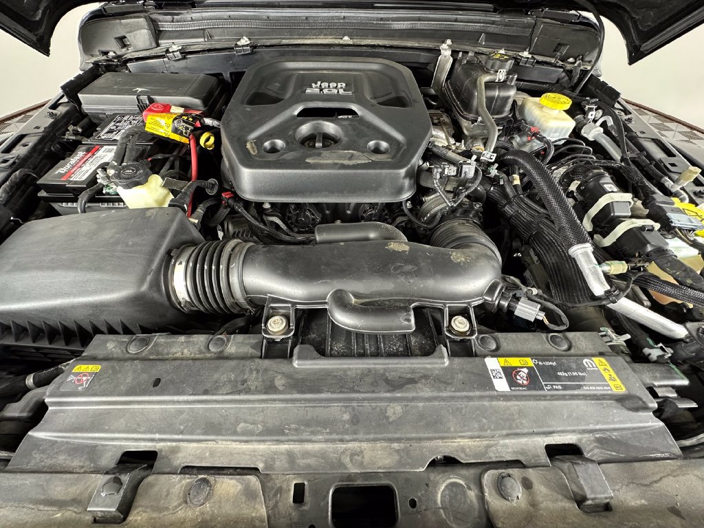 Used 2021 Jeep Wrangler Unlimited Rubicon w/ Cold Weather Group AWD/4WD image 37