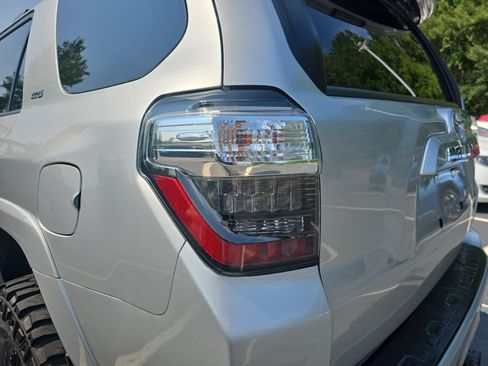 Used 2022 Toyota 4Runner SR5 Premium w/ Moonroof Package AWD/4WD image 35