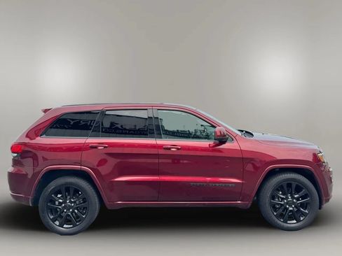 Used 2019 Jeep Grand Cherokee Altitude RWD image 4