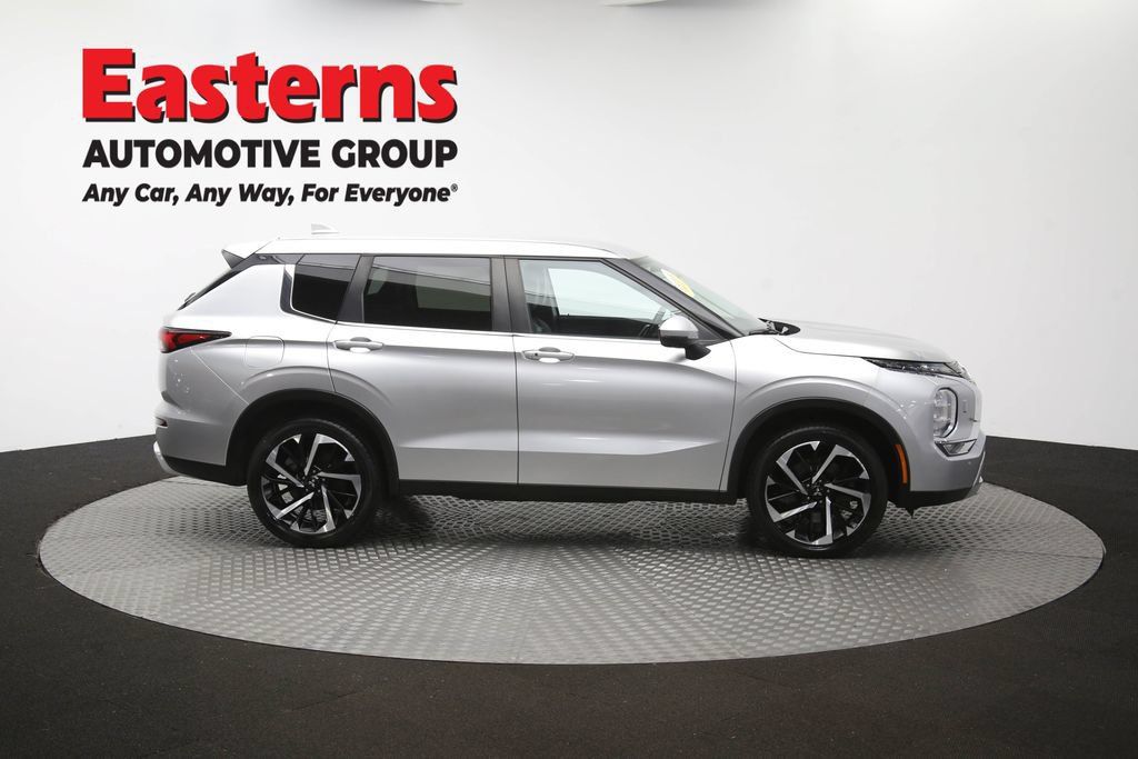 Used 2024 Mitsubishi Outlander SE AWD/4WD image 45