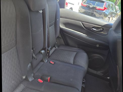 Used 2017 Nissan Rogue SV FWD image 10