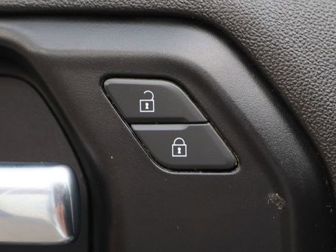 Used 2022 GMC Sierra 2500 SLE w/ SLE Convenience Package image 18