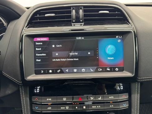 Used 2019 Jaguar F-PACE R-Sport image 29