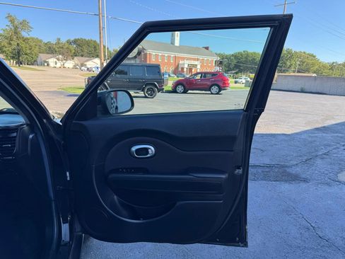 Used 2015 Kia Soul EV image 18