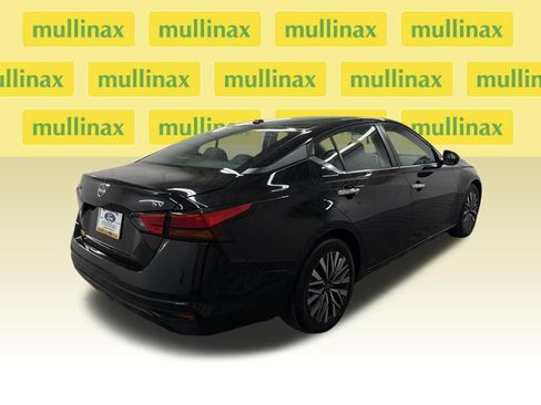 Used 2023 Nissan Altima 2.5 SV image 3