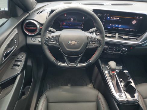 Used 2025 Chevrolet Trax RS w/ Sunroof Package FWD image 21