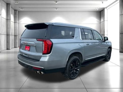 Used 2023 GMC Yukon XL Denali image 7