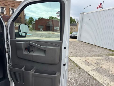 Used 2008 GMC Savana 2500 RWD image 11