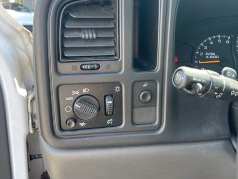 Used 2006 Chevrolet Silverado 2500 W/T RWD image 8