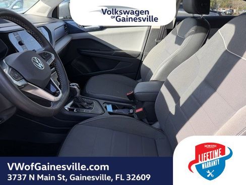 Certified 2023 Volkswagen Taos SE image 18