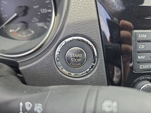 Used 2017 Nissan Rogue SL FWD image 25