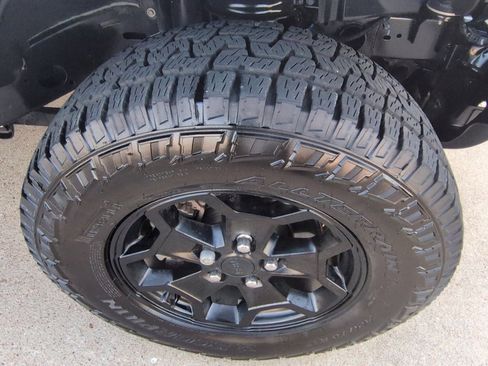 Used 2022 Jeep Gladiator Sport image 18