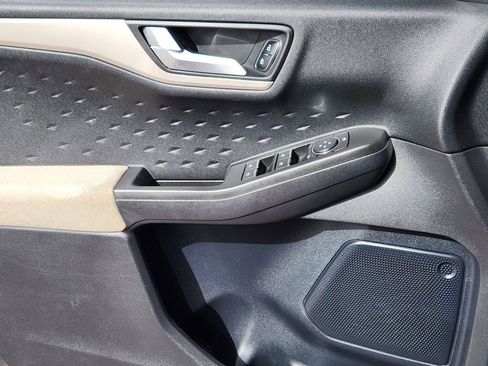 Used 2020 Ford Escape SE image 13