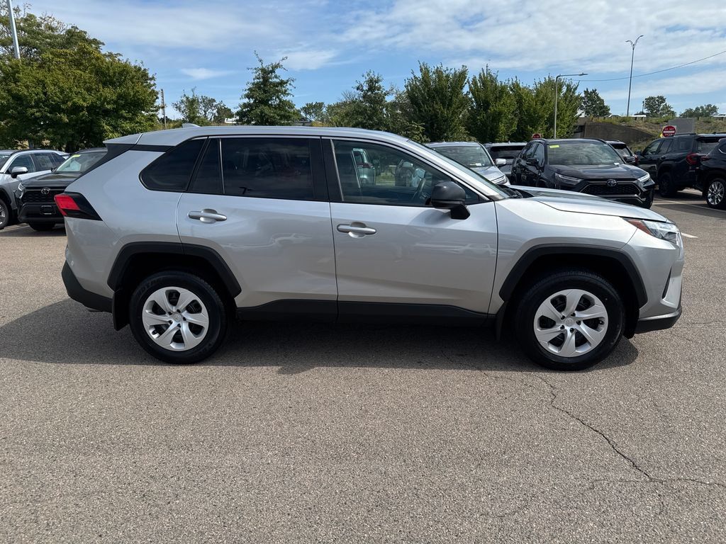 Used 2024 Toyota RAV4 LE AWD/4WD image 9