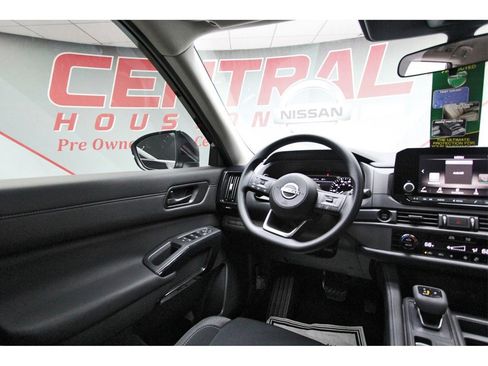 New 2025 Nissan Pathfinder S image 6