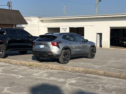 Certified 2024 Chevrolet Trax ACTIV w/ Sunroof Package FWD image 3
