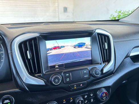 Used 2024 GMC Terrain SLT image 17