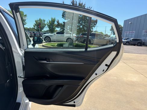 Used 2025 Toyota Camry SE FWD image 15