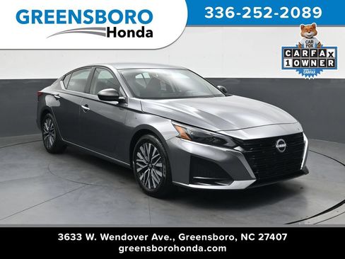 Used 2024 Nissan Altima 2.5 SV FWD image 1