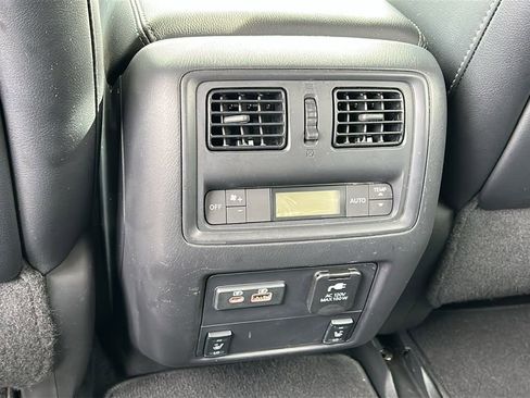 Used 2019 Nissan Pathfinder SL image 28