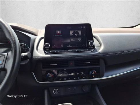 Used 2023 Nissan Rogue SV FWD image 14