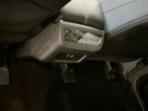 Used 2024 Nissan Pathfinder SV image 27