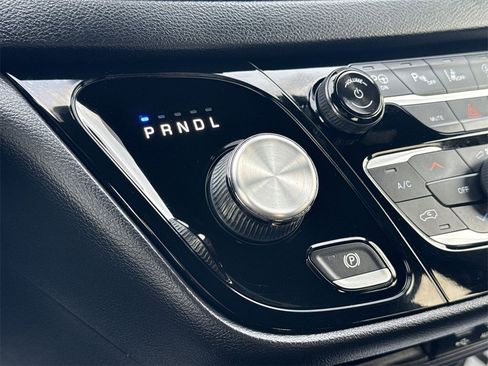 Used 2020 Chrysler Pacifica Touring-L w/ Advanced Safetytec Group image 21