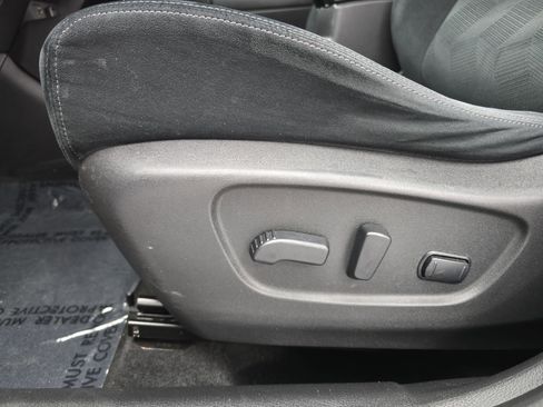 Used 2016 Nissan Rogue SV image 27