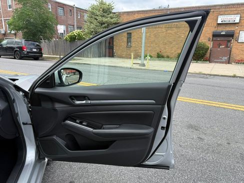 Used 2023 Nissan Altima 2.5 SV AWD/4WD image 21