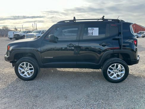 Used 2017 Jeep Renegade Latitude AWD/4WD image 10