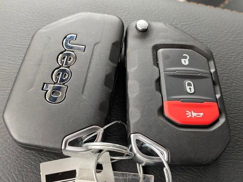 Used 2022 Jeep Gladiator Overland image 42