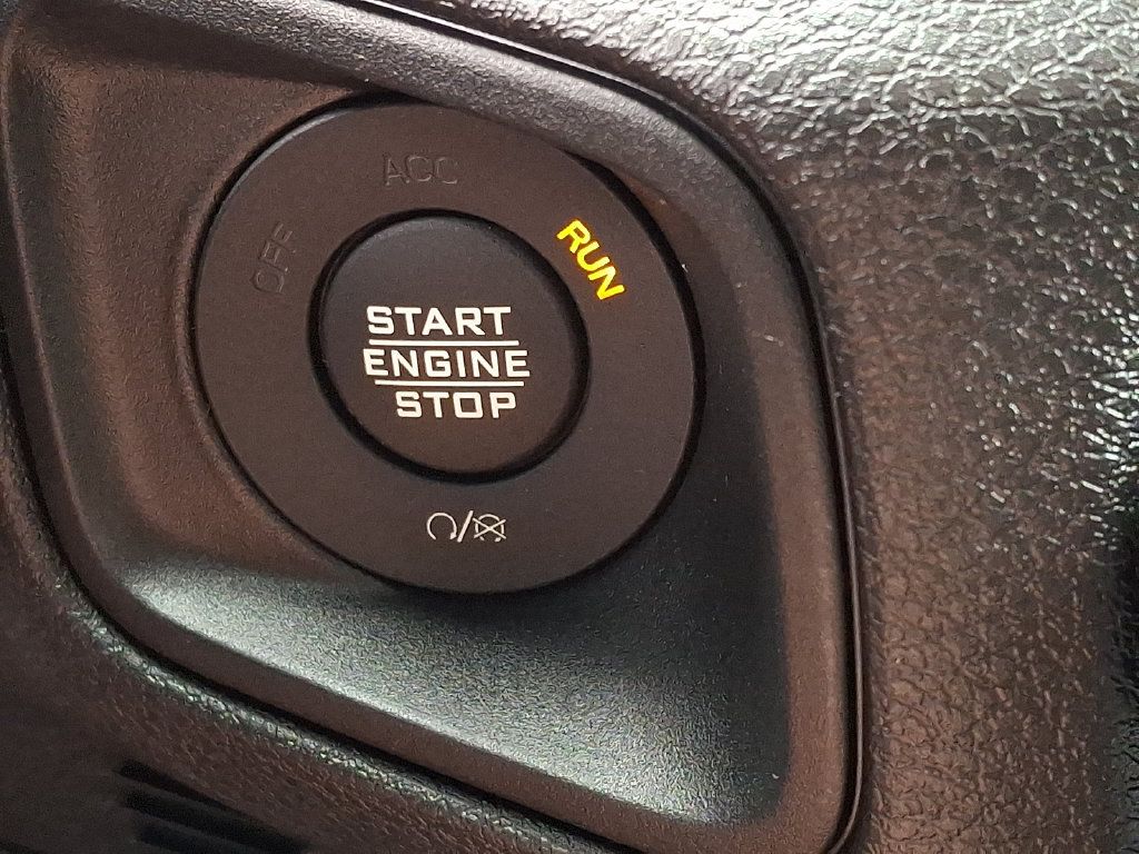 Used 2025 Jeep Wrangler Sport AWD/4WD image 27