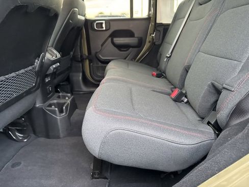 Used 2025 Jeep Wrangler Unlimited Rubicon image 17